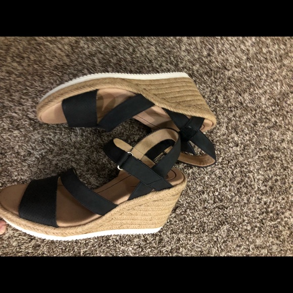 Dr. Scholl’s Essential Collection Wedges 9 1/2 W - Picture 3 of 4